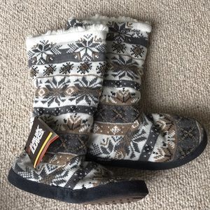 NWT Muk Luks Slipper Boots